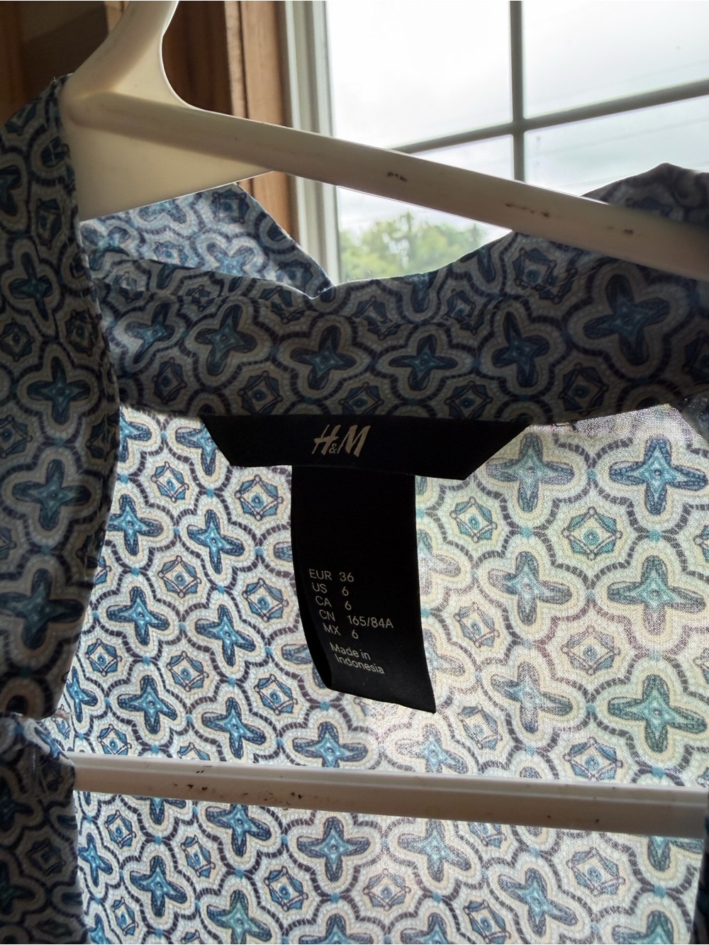 H&M Blue & White Geometric Sleeveless Top - Picture 4 of 4